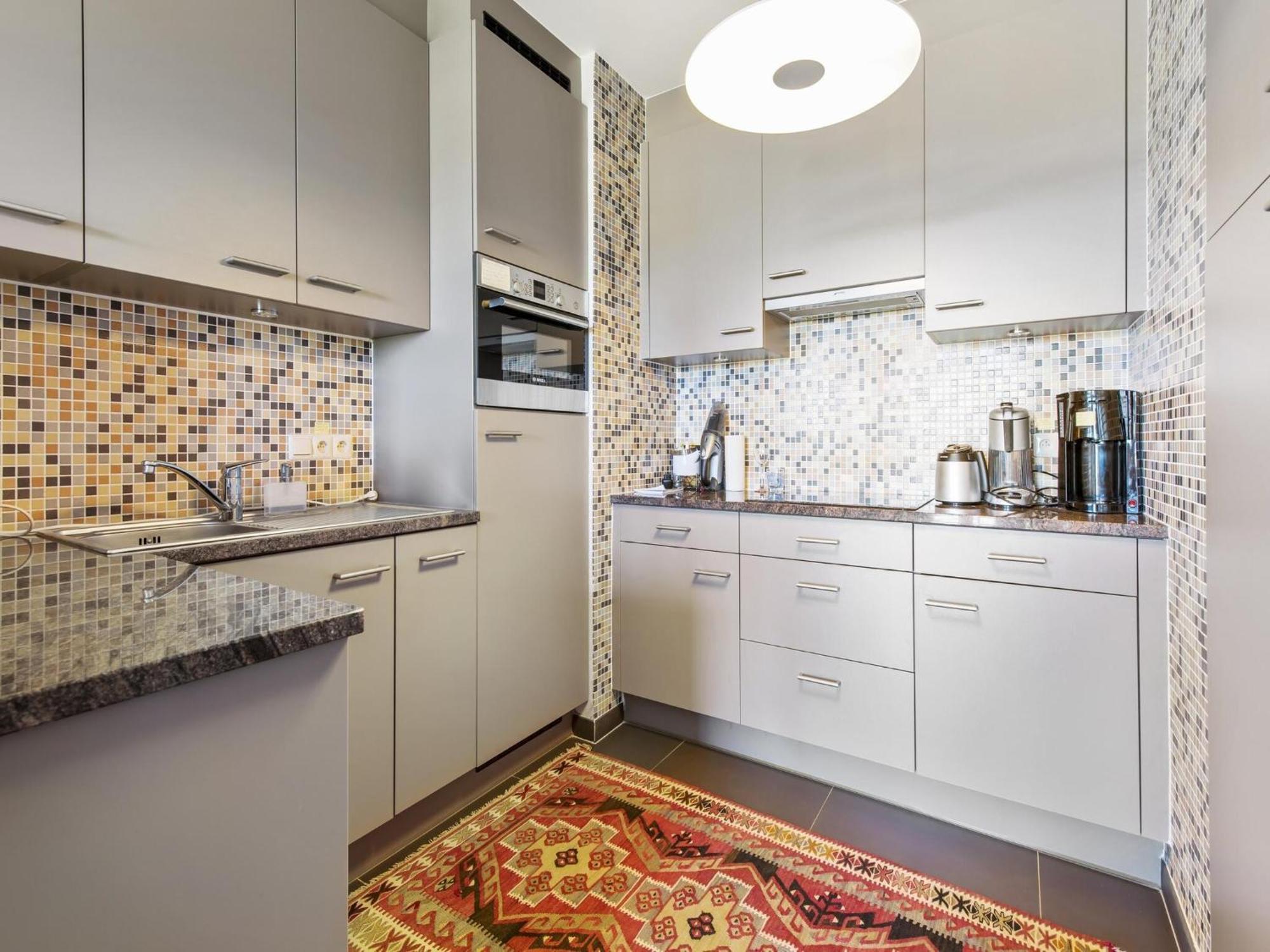 Apartment Near Marina With Sea Views, Cleaning Included *